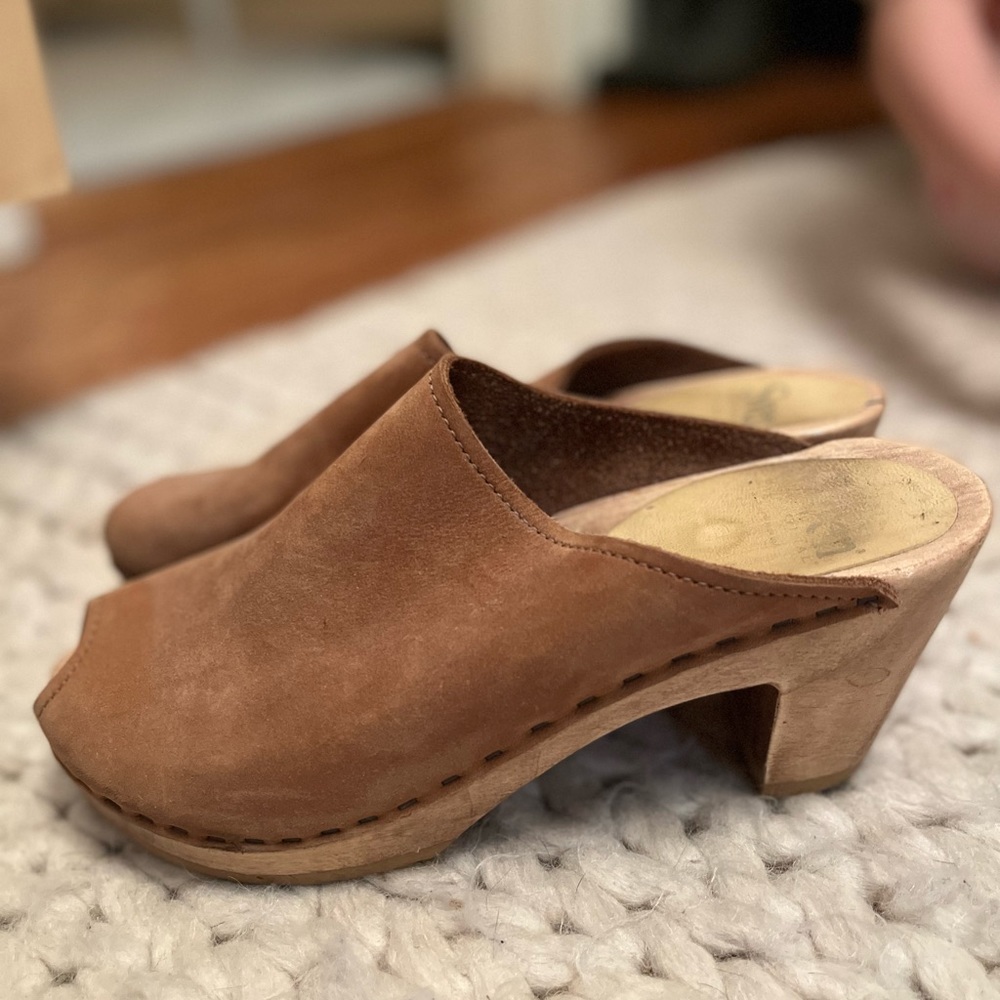 Peep-toe Sven Clogs